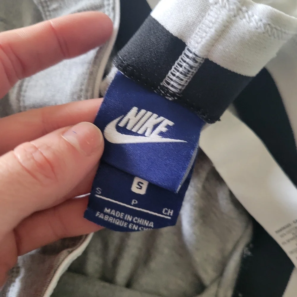 Nike Grey Skinny Leggings S Mid Rise Cotton Stretch Swoosh Athletic Pants